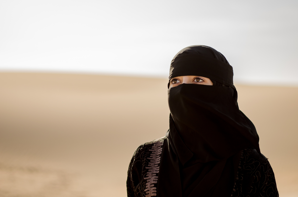 サウジアラビアで女性に初の運転免許証を発行