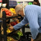 「生活に困った高齢者」専用の無料スーパー、米アトランタにオープン