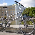 世界初！ペダルで自家発電する電動折りたたみ自転車 width=