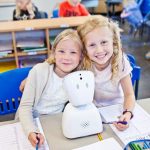 生徒の代わりに登校するアバター。子どもの世界を広げ、孤独を癒す width=