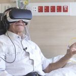 治療のストレスを軽減。ベッドの上から旅先へ患者をいざなうVR width=