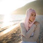 ステレオタイプを塗り替える。現代を生きるありのままのムスリム女性を写したストックフォト width=