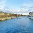 パリの大気汚染に歯止めを。セーヌ川を駆け抜ける、空飛ぶ水上タクシー「SeaBubbles」