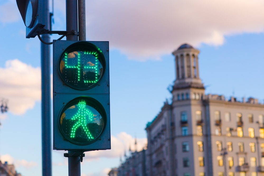 歩くスピードに応じて青信号の時間を調整できるアプリ「Crosswalk」