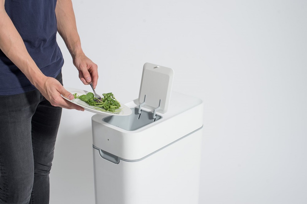 生ゴミを無臭で簡単に堆肥に変えてくれる台所用ゴミ箱「Taihi」