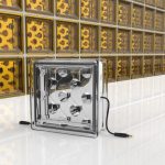 建物が自家発電。太陽光から電力を生み出すブロック width=