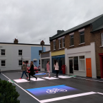 人を思いやり、リアルタイムに形を変える横断歩道「Starling Crossing」 width=