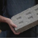 アルゼンチン生まれ、20本のペットボトルから作るエコレンガ width=