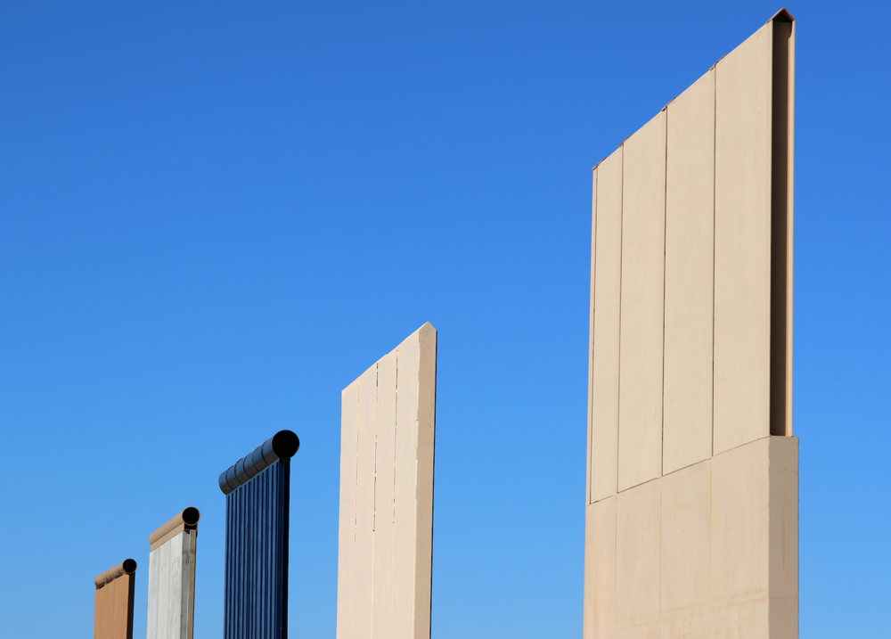 国境に壁のプロトタイプを建てたトランプ大統領は芸術家なのか？