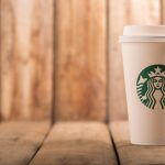 スターバックス、ロンドンで使い捨てカップ代の徴収をテスト導入へ width=