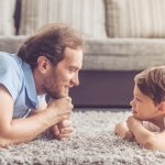 世界で唯一、父親が母親より長く子供と過ごす国フィンランド width=