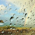 雨粒をエネルギーに変える太陽電池が誕生。太陽光発電の新たな一歩へ width=