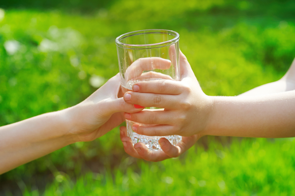 多くの人が安全な水を飲めるように。汚染水から飲み水を作り出すポリマーマット