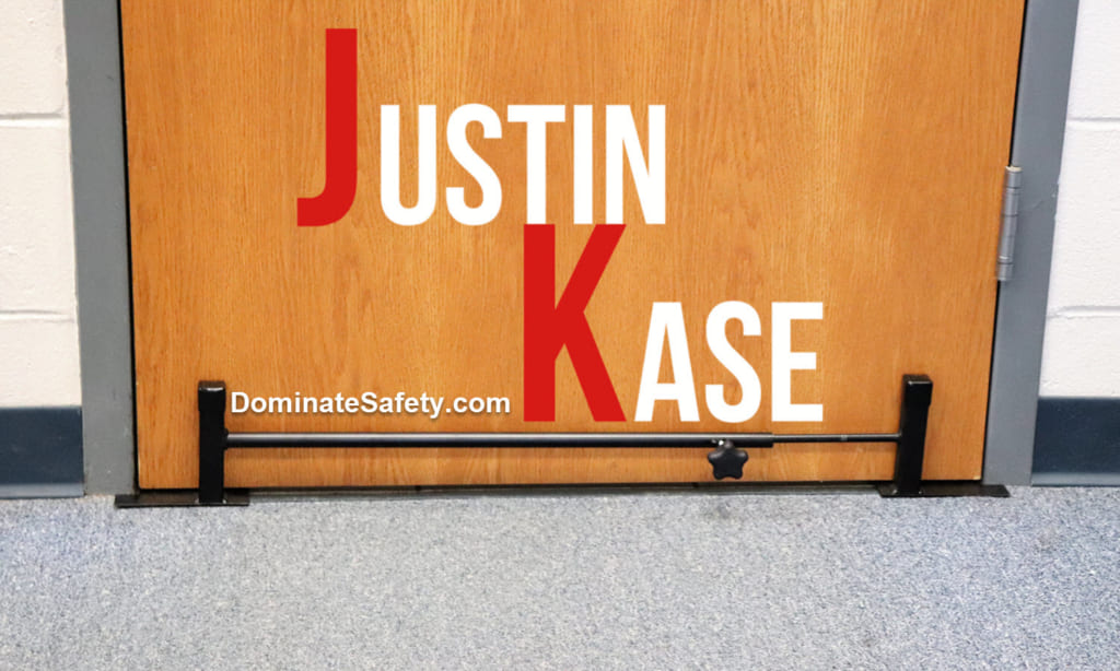 銃犯罪から教室を守る。アメリカの学生が強力なドアロックJustin Kaseを製作