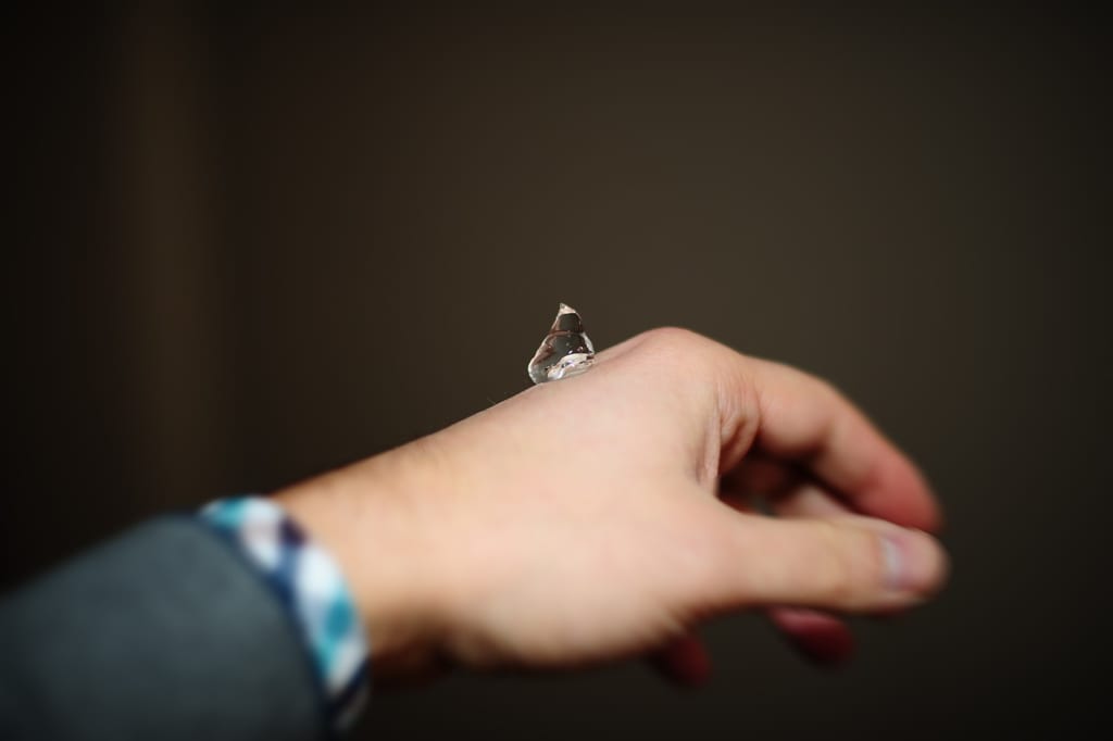 エアコンが無くても室内を涼しく快適に。除湿して電気も生み出すハイドロゲル