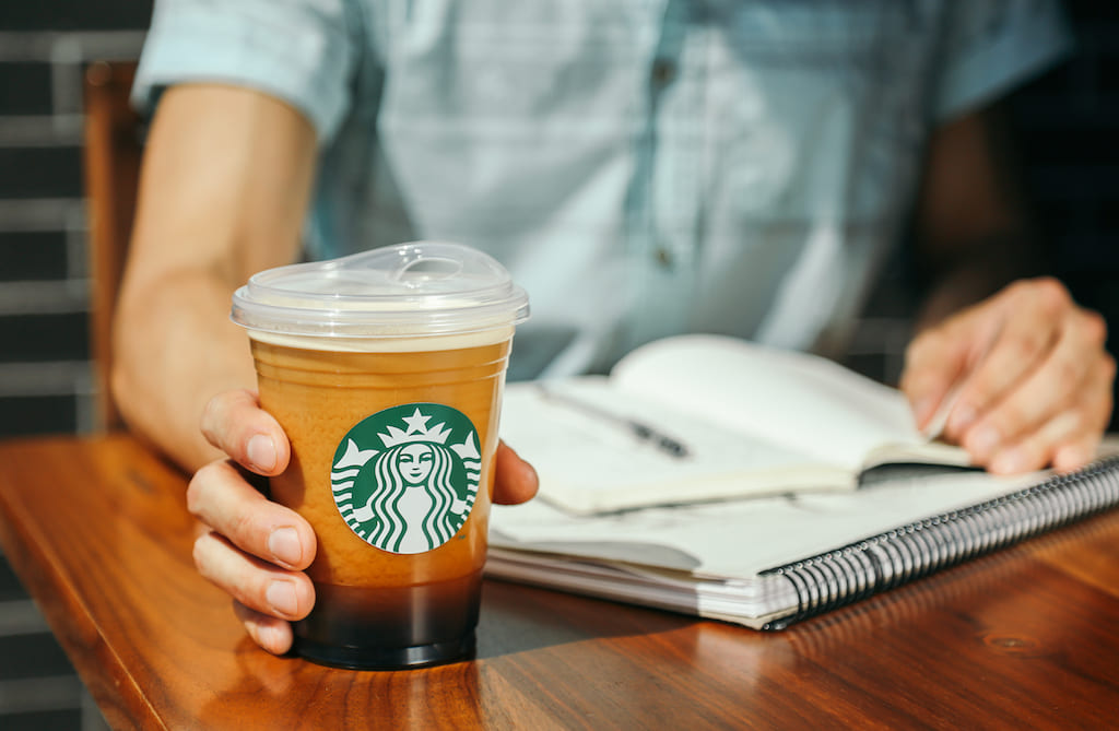 その数なんと年間10億本。スタバが2020年までに全店舗でプラスチックストロー禁止へ