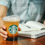その数なんと年間10億本。スタバが2020年までに全店舗でプラスチックストロー禁止へ width=