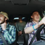 世界初、歌で支払えるタクシー！？フィンランド発の電気自動車普及キャンペーン width=