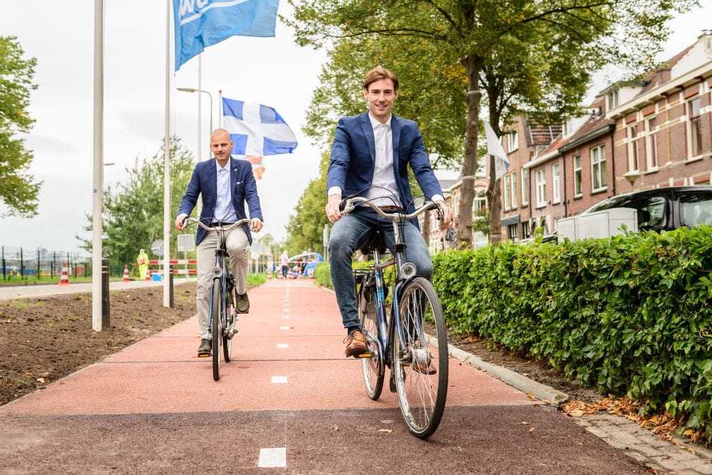 大量のゴミが道に変わる。オランダでテスト中の「プラスチックゴミ自転車道」とは
