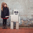 自閉症児の不安を軽減する、表情豊かなソーシャルロボット