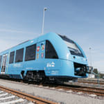 水素燃料電池で動く世界初の旅客電車、ドイツで運行開始 width=