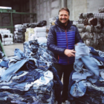 買わずに借りるジーンズ？1年後に返すと素材が再利用されるMUD Jeans width=