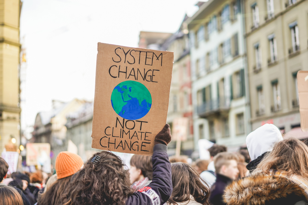 世界中の若者たちが学校を休んで気候変動への対策を訴えた。#FridaysForFuture デモから私たちが学べること