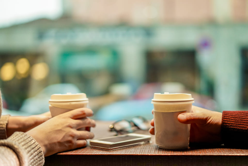 スターバックス、世界5都市で再利用・堆肥化可能なカップを試験導入へ