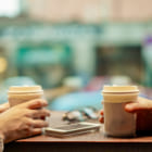 スターバックス、世界5都市で再利用・堆肥化可能なカップを試験導入へ