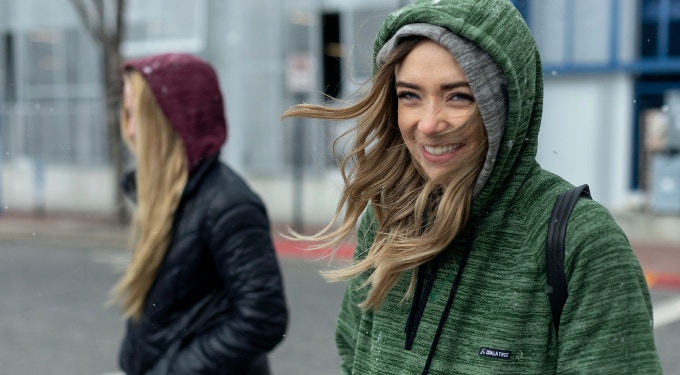 廃棄プラスチックと使用済みコーヒー豆で作る機能的なパーカー「Evolution Hoodie」登場