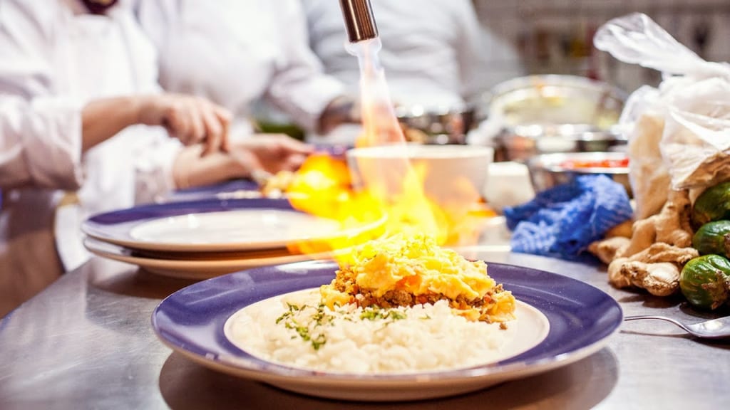 食材は家から持ってきて。フードロス解消を訴える、ブラジルの「食材のないレストラン」