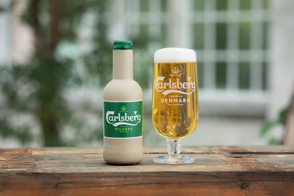 脱ペットボトルへ。デンマークのビール醸造大手カールスバーグ、紙製飲料ボトルを発表