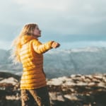 氷点下でもサステナブルに暖かく。ペットボトルを再生したEverlane“ReNew”のアウター width=