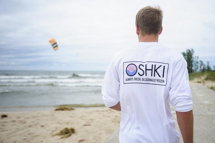 米ミシガン大学の学生、五大湖のプラスチックごみをTシャツにアップサイクルして販売