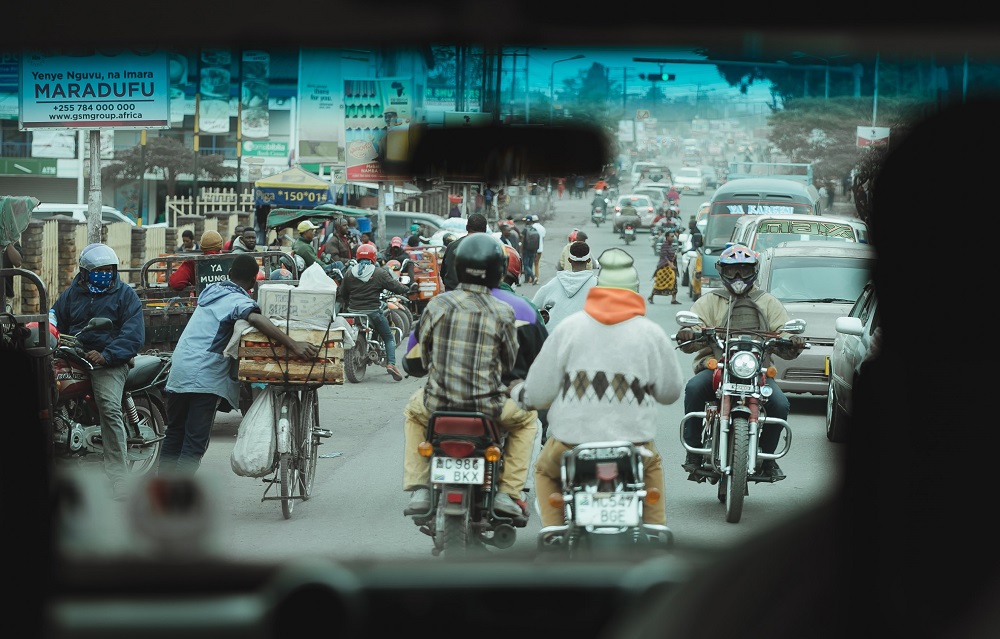環境汚染とバイタク運転手の低賃金問題を解決するルワンダ発「電気バイク」
