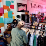 香港式サーキュラーエコノミー。ホームレスの人々を雇う古着屋カフェ「1ofaKIND」 width=