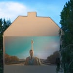 外壁がシネマに。外出自粛中のベルリンで生まれた「Window Flicks」 width=