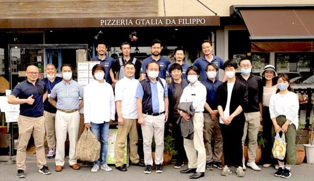 フィリッポと地元の方々