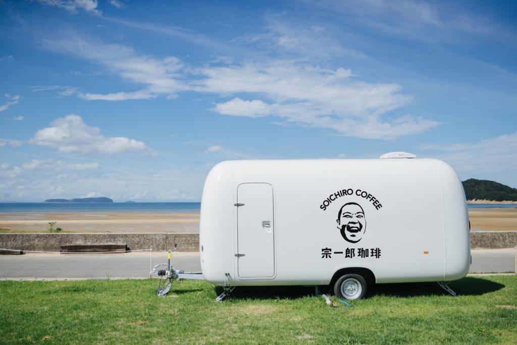 観光客と地域をつなぐ。コミュニケーションコーヒースタンドが香川県・父母ヶ浜にオープン