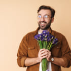 「あいつ元気かな」と思ったら花束を贈る。男性のメンタルヘルス向上キャンペーン