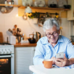 チャットの代わりに、10分の電話を。「人の声」が孤独感を低減するという研究結果 width=