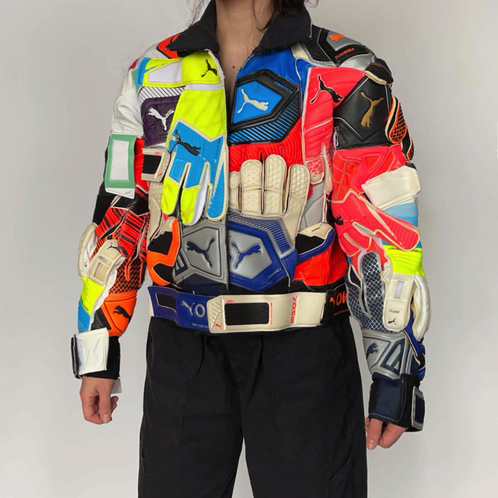 PUMAのサッカーグローブだけで作られたジャケット