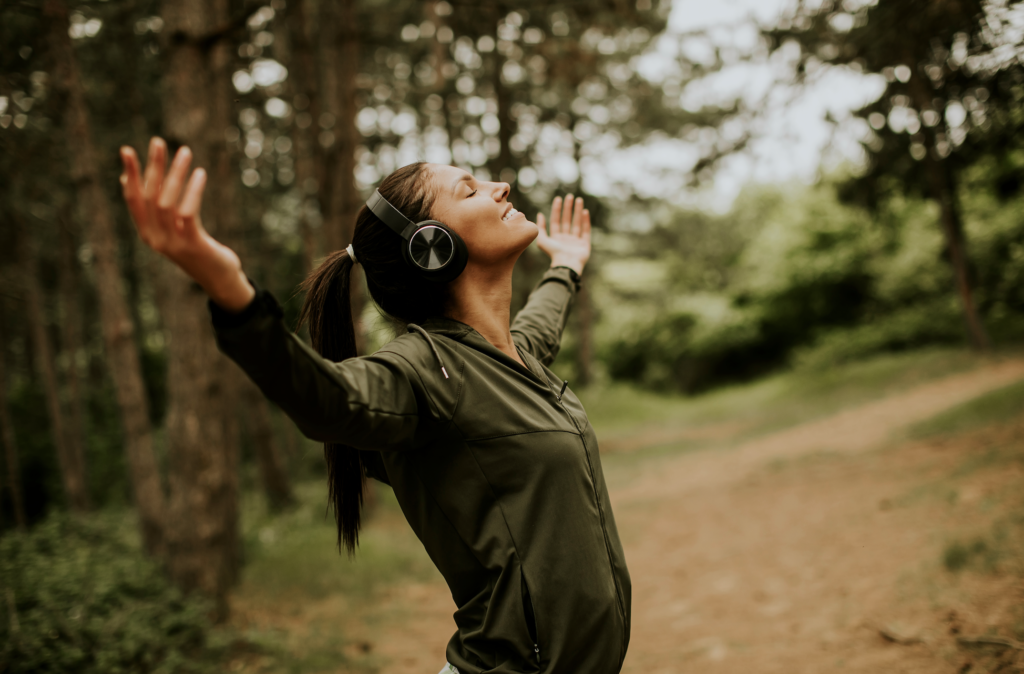 “木の声”を聴く。自然のリズムを音楽に変えるラジオ局「Hidden Life Radio」