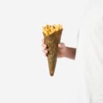 捨てられる皮を救う。パッケージも「じゃがいも」なフライドポテト width=