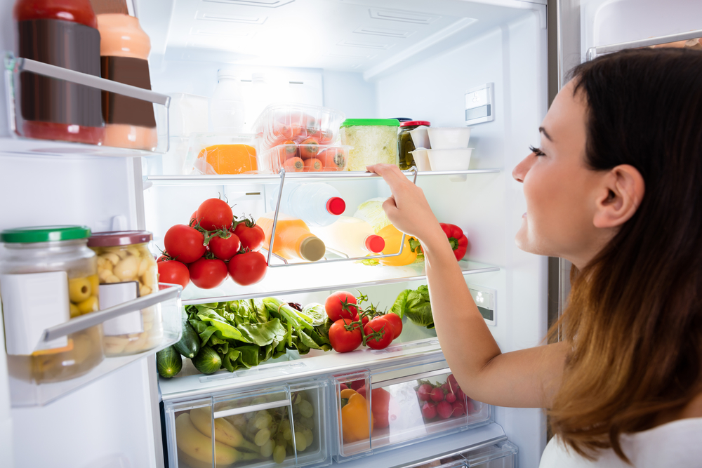 消費期限が近い食材は、赤に。家庭からの食品ロスを防ぐスマートタグ