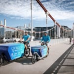 電動自転車で洗濯物を集める、イギリス生まれの新世代ランドリー「Oxwash」 width=
