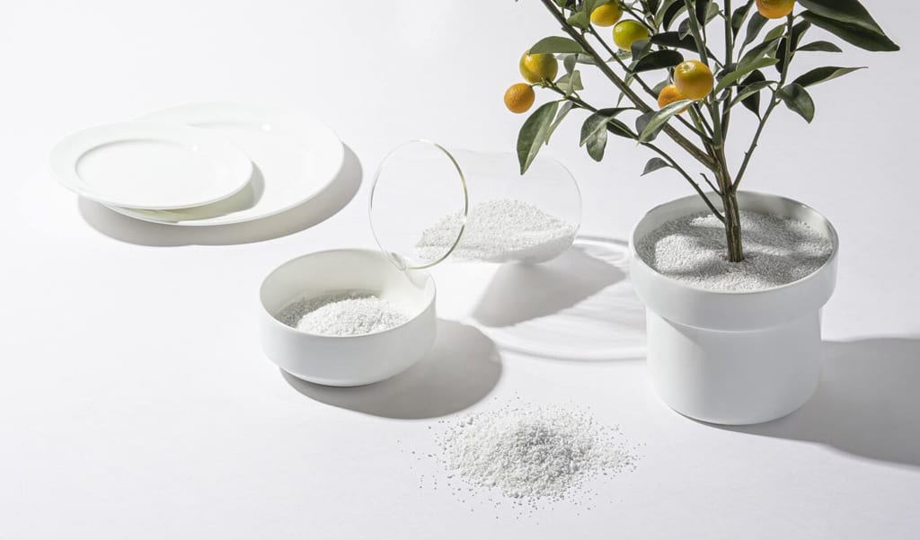 世界初、捨てられる食器のリサイクルから生まれた肥料「BONEARTH®」