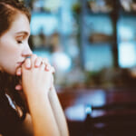 「反カルト」を掲げるフランス。人権侵害を許さないシステムとは？ width=