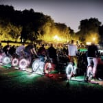 自転車をこがないと上映終了？英国から世界に広がる「自家発電シネマ」 width=