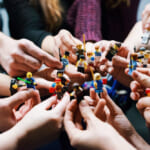 ストレスを忘れて遊べる、大人のための「LEGOカフェ」ダブリンに登場 width=